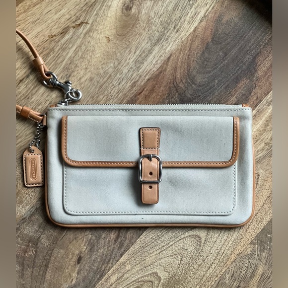 Coach SoHo Hampton Wristlet in Beige Canvas EUC - Picture 12 of 12